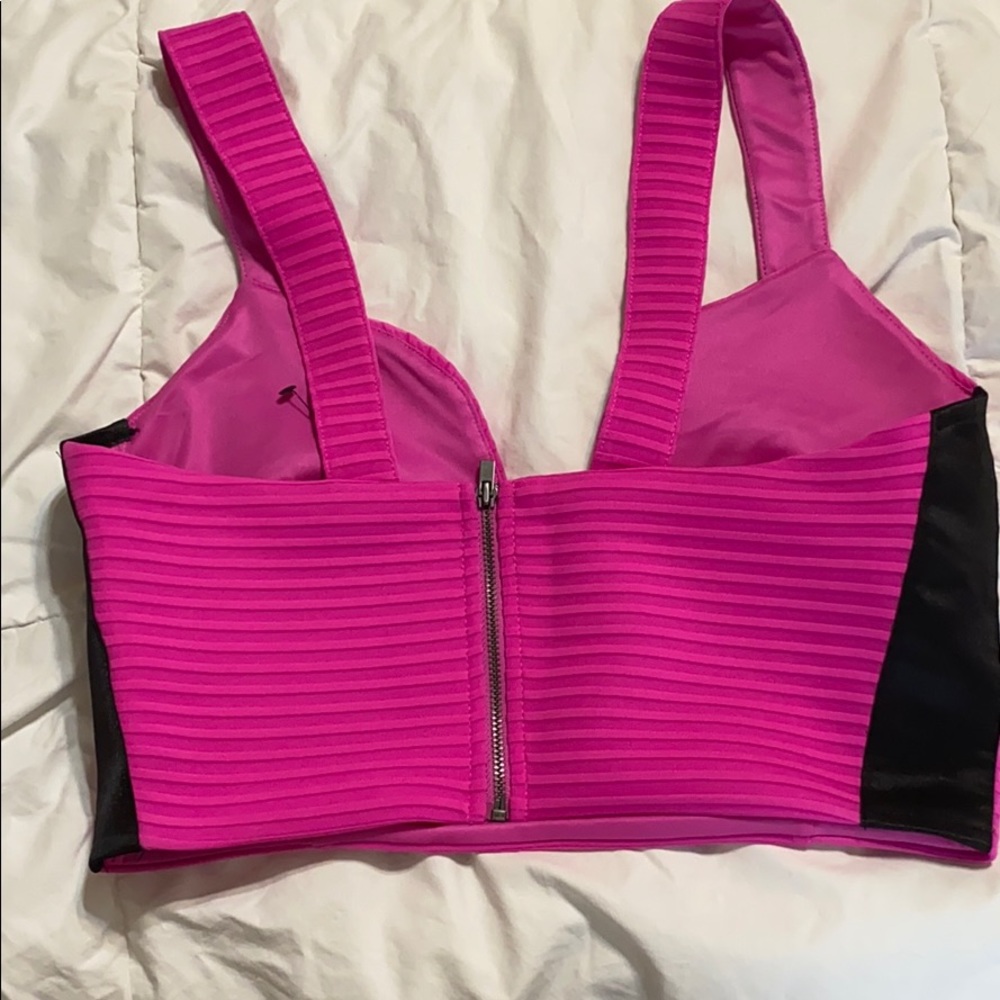 Express Crop Top - Picture 2 of 3